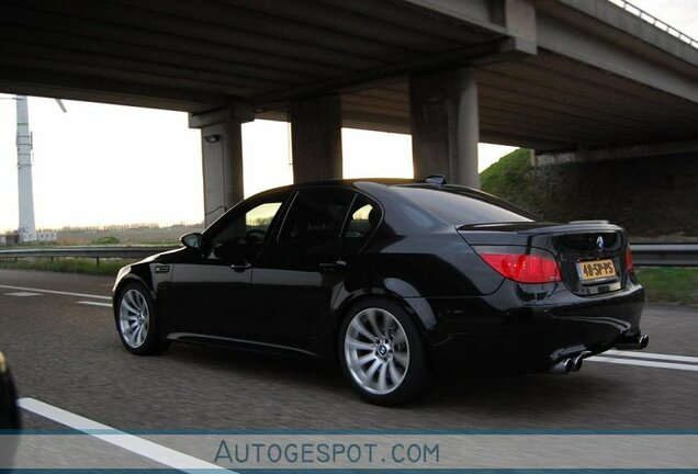 BMW M5 E60 2005