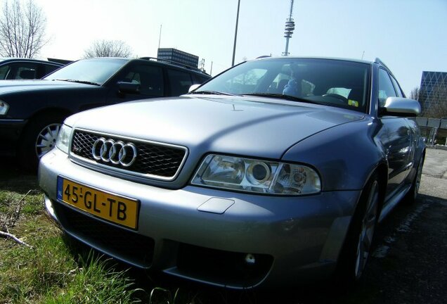 Audi RS4 Avant B5