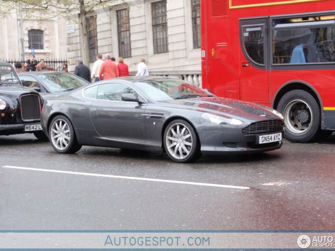 Aston Martin DB9