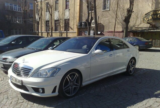 Mercedes-Benz S 65 AMG V221