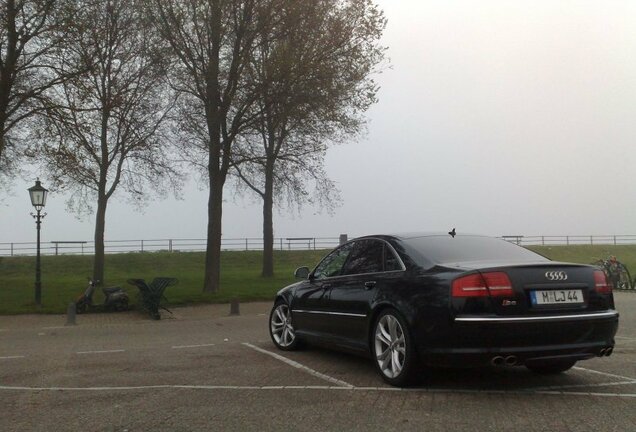 Audi S8 D3