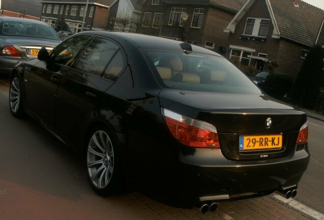 BMW M5 E60 2005