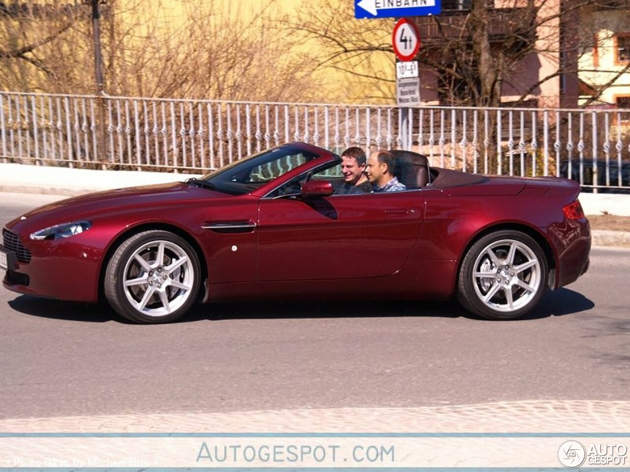 Aston Martin V8 Vantage Roadster