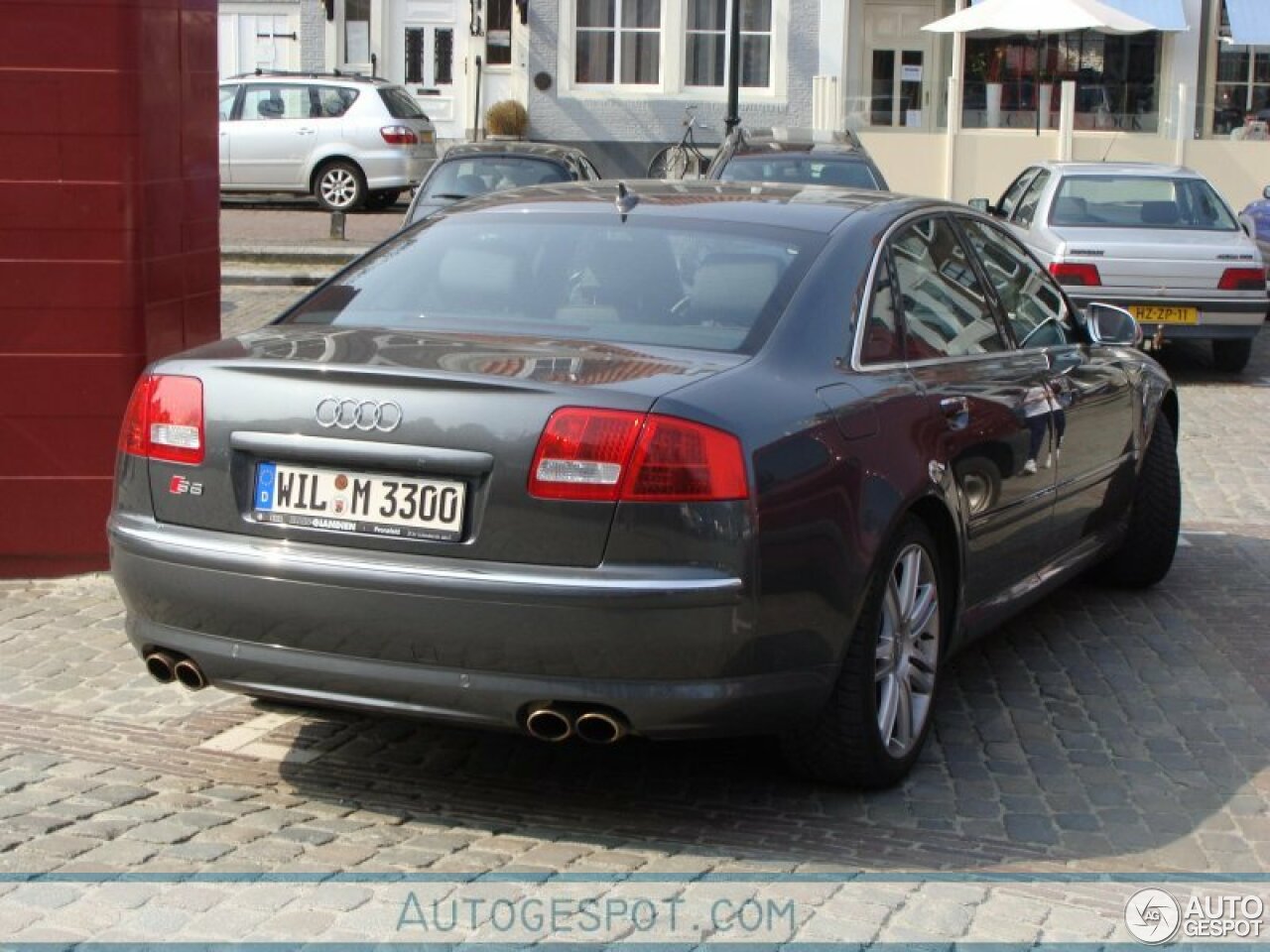 Audi S8 D3