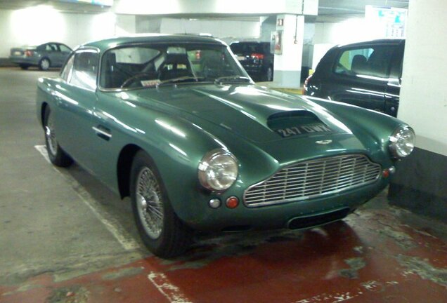 Aston Martin DB4