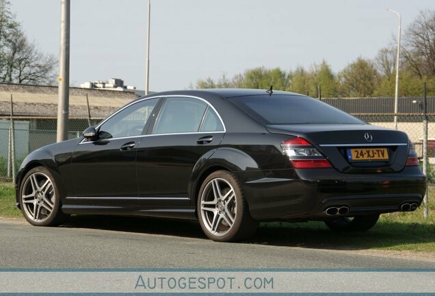 Mercedes-Benz S 65 AMG V221