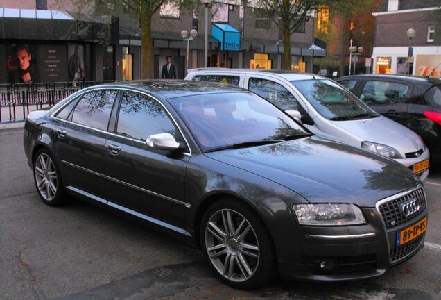 Audi S8 D3