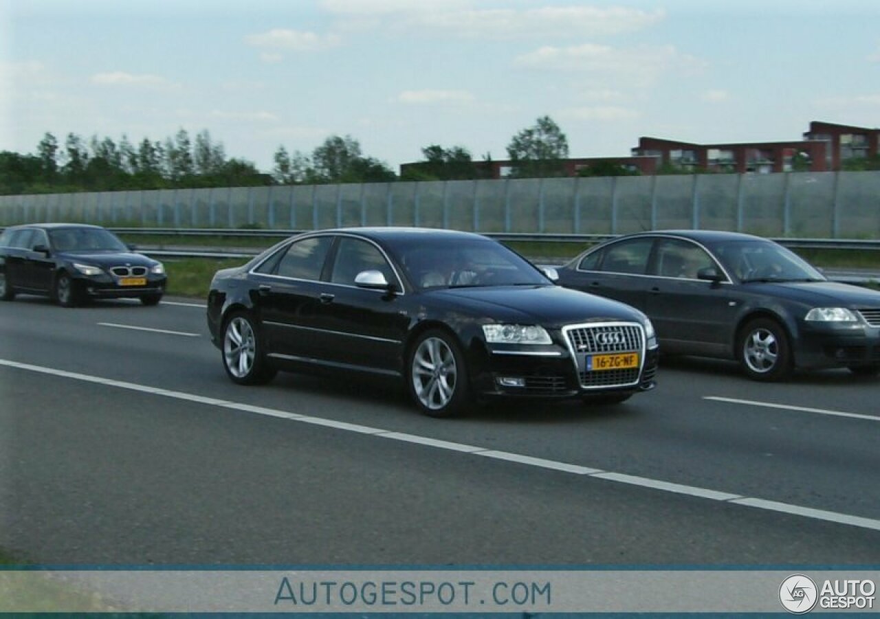 Audi S8 D3