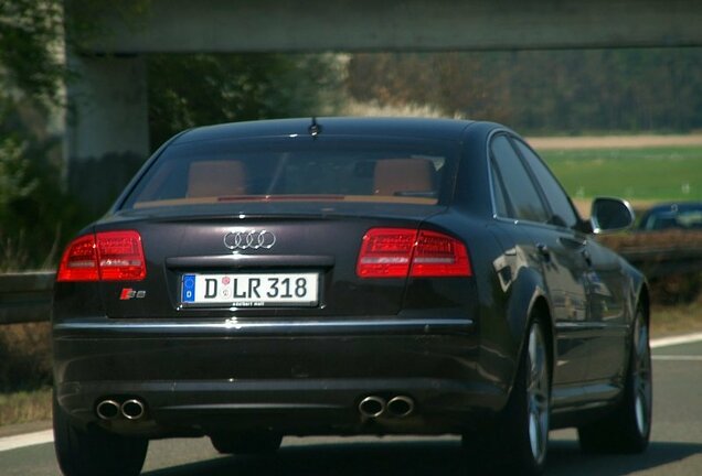 Audi S8 D3