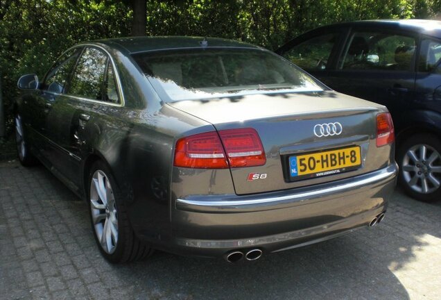 Audi S8 D3