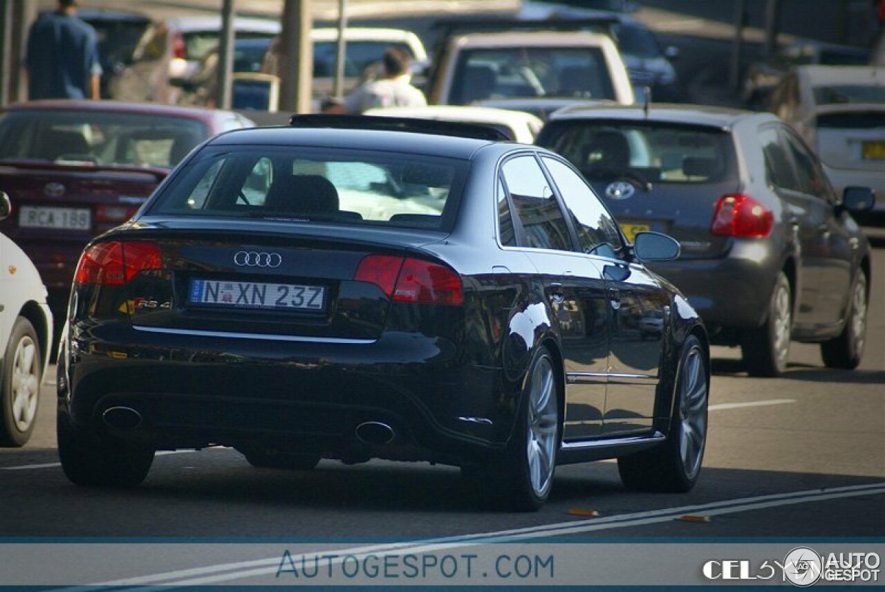 Audi RS4 Sedan