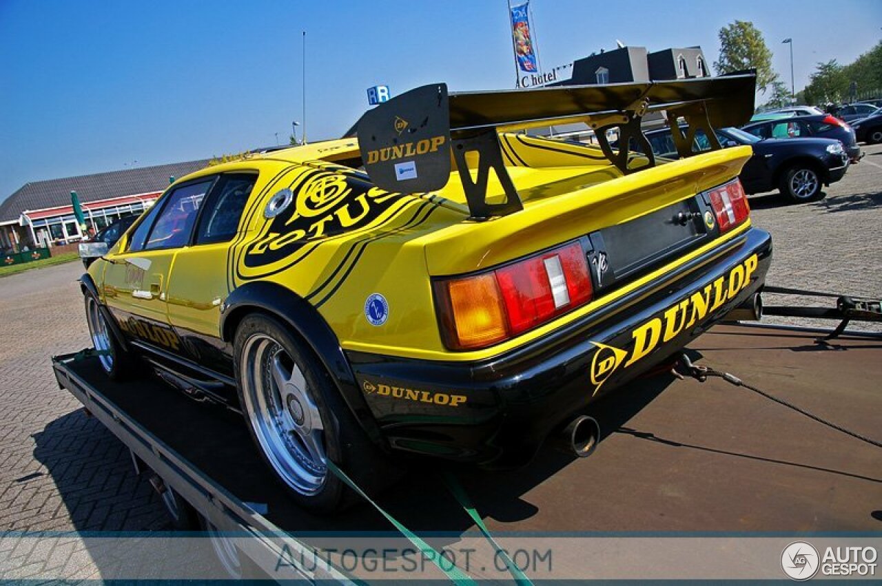 Lotus Esprit V8 GT