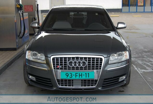 Audi S8 D3