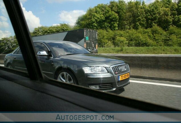 Audi S8 D3