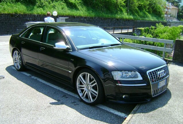 Audi S8 D3