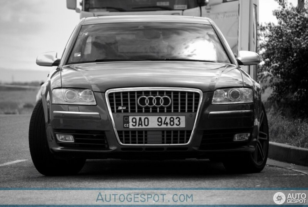 Audi S8 D3