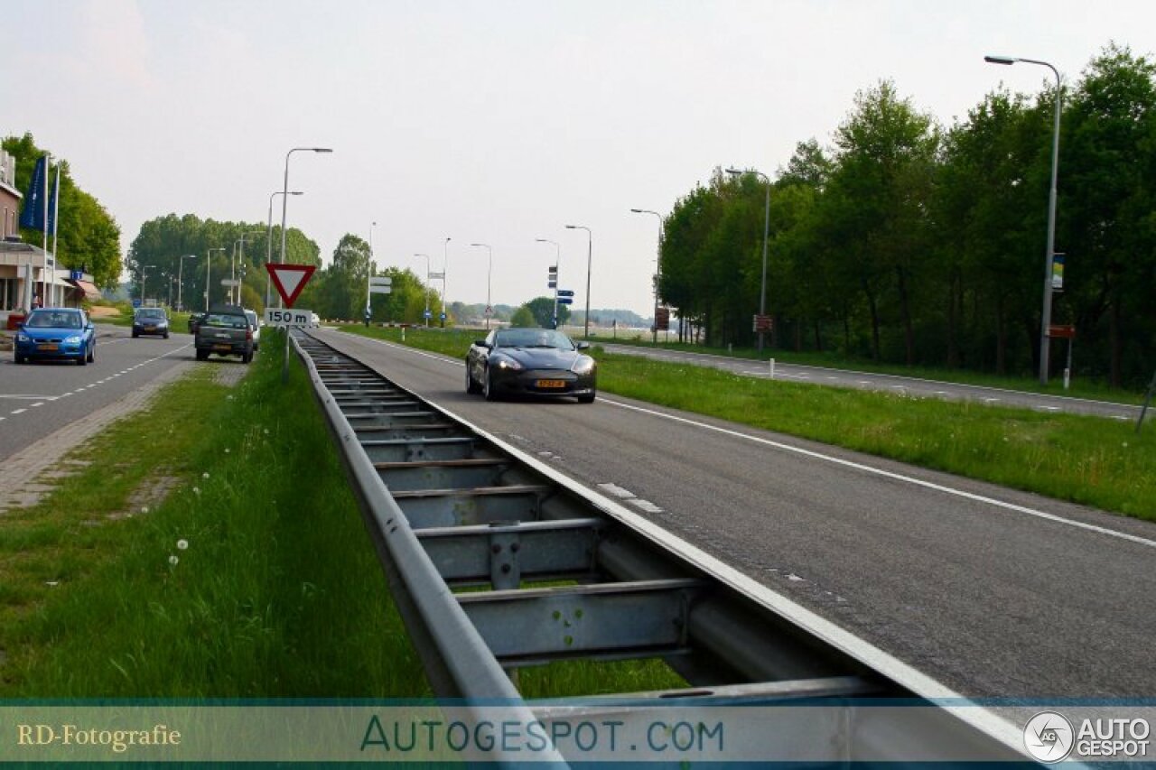 Aston Martin DB9 Volante