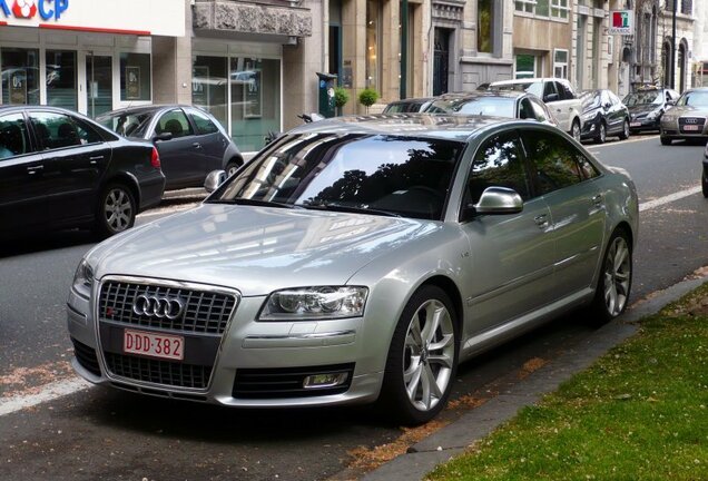 Audi S8 D3