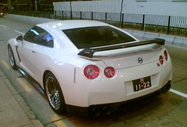 Nissan GT-R