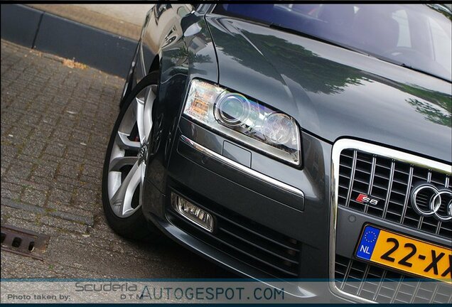 Audi S8 D3