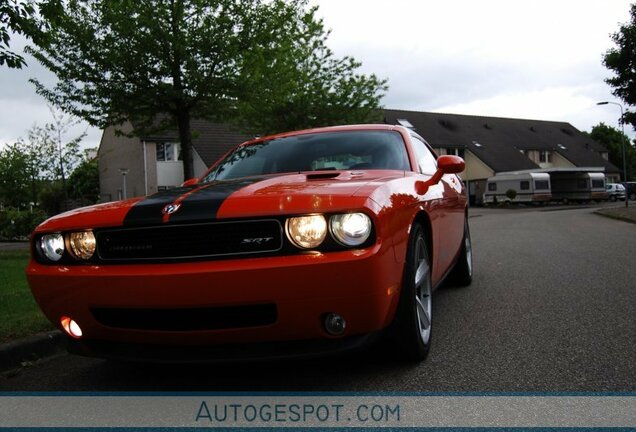 Dodge Challenger SRT-8