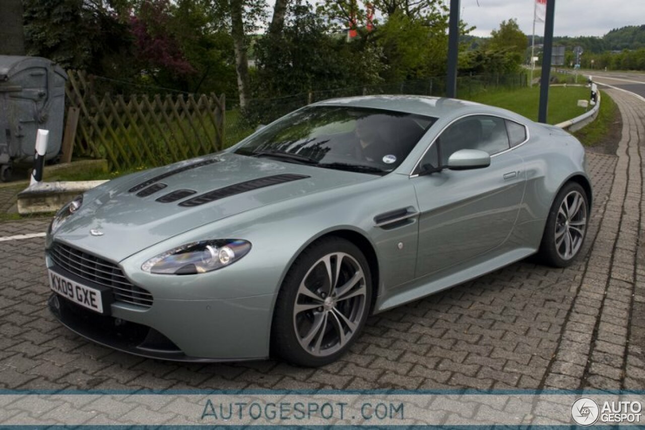 Aston Martin V12 Vantage