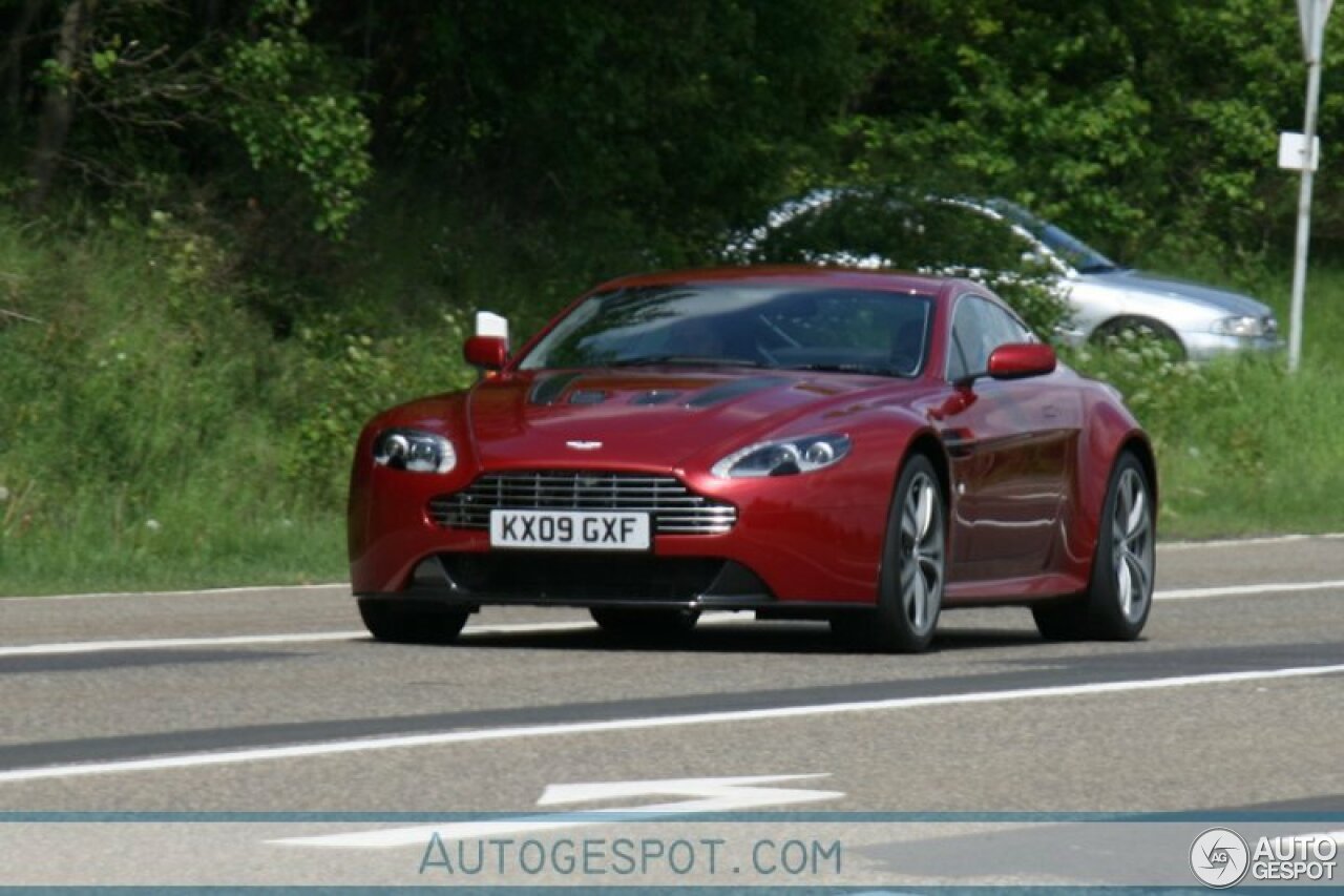 Aston Martin V12 Vantage