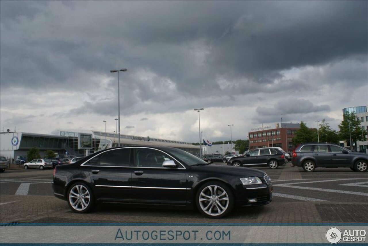 Audi S8 D3