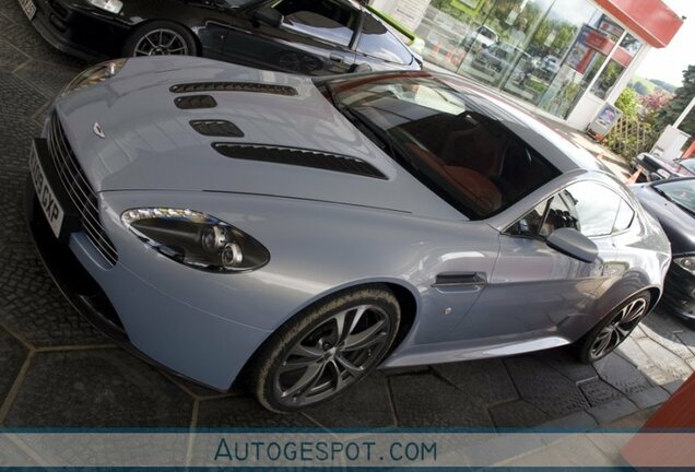 Aston Martin V12 Vantage