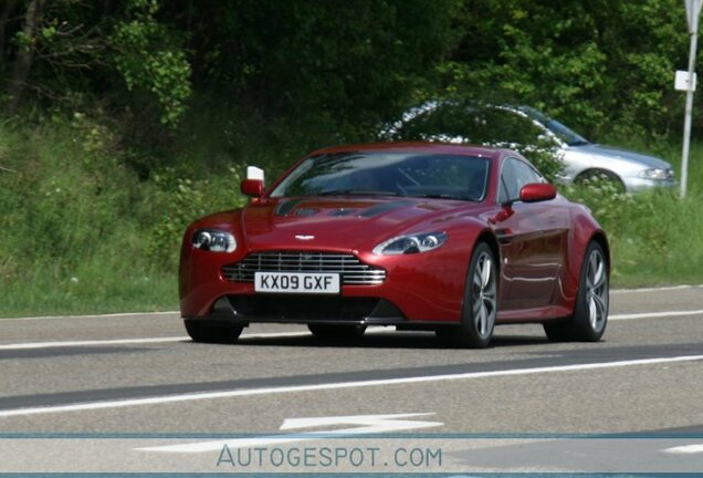 Aston Martin V12 Vantage