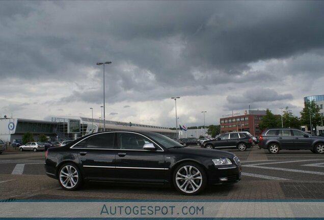 Audi S8 D3