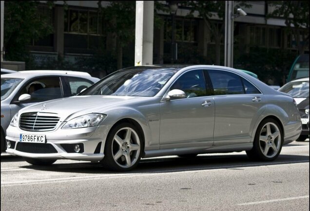 Mercedes-Benz S 65 AMG V221