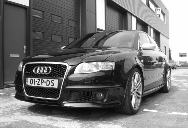 Audi RS4 Sedan