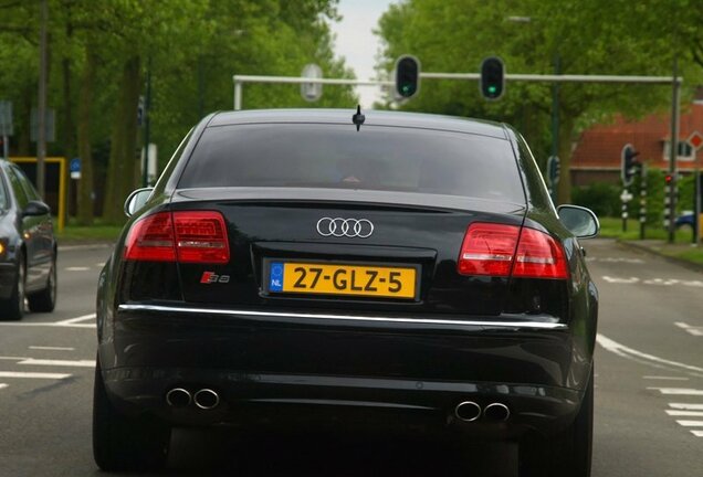 Audi S8 D3