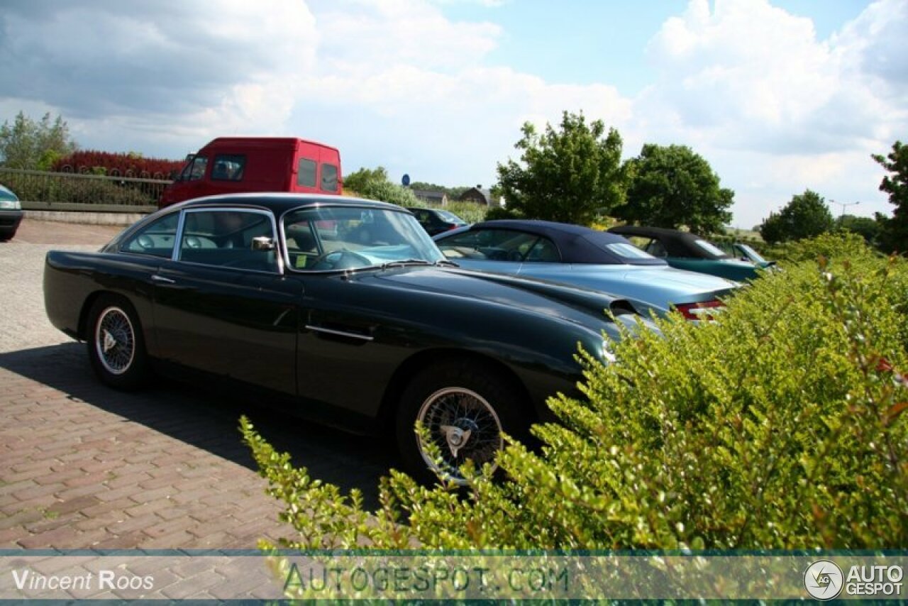 Aston Martin DB4