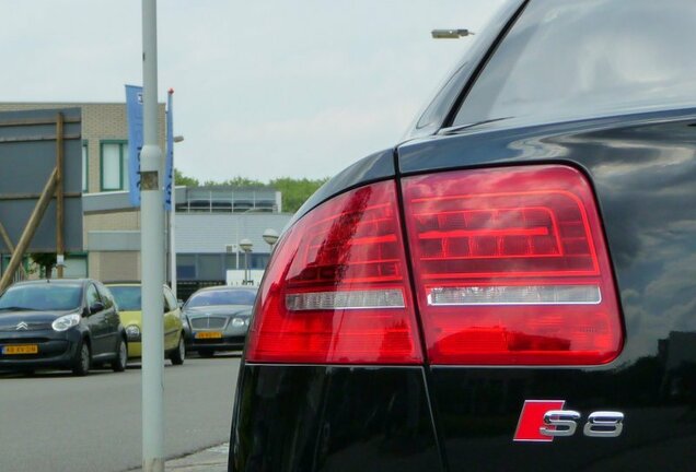 Audi S8 D3