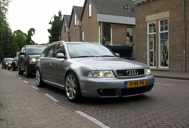 Audi RS4 Avant B5