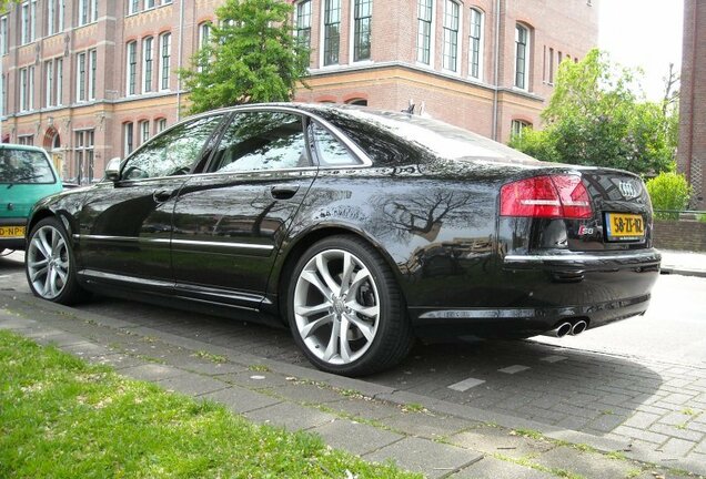 Audi S8 D3