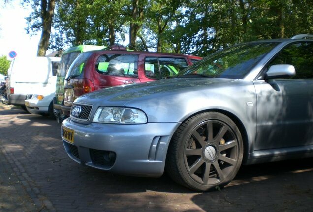 Audi RS4 Avant B5