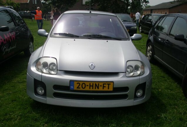 Renault Clio V6