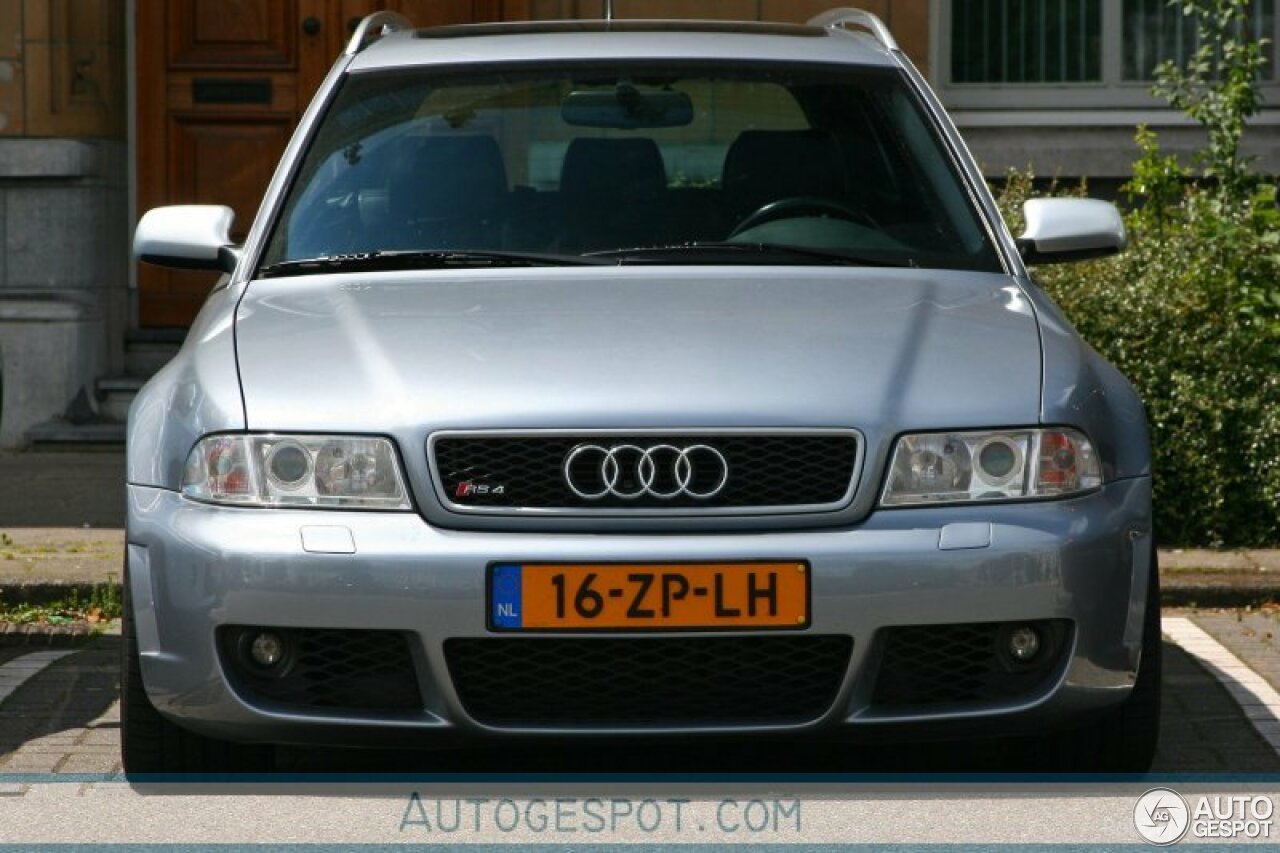 Audi RS4 Avant B5