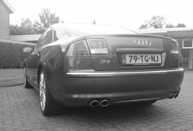 Audi S8 D3