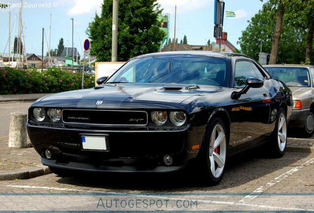 Dodge Challenger SRT-8