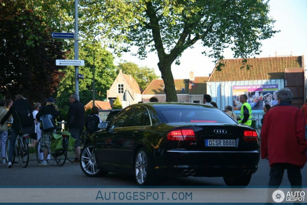 Audi S8 D3