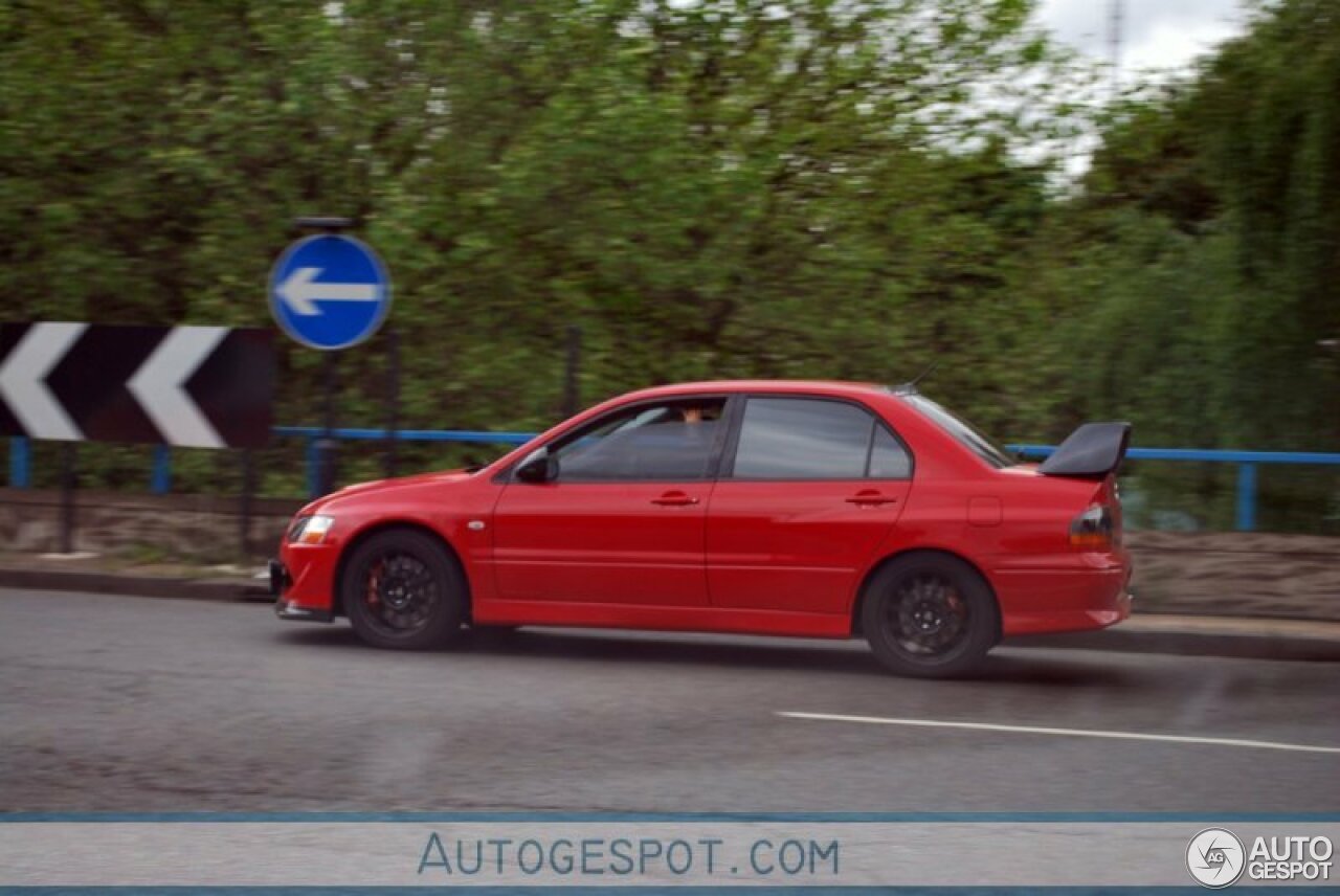 Mitsubishi Lancer Evolution VIII MR FQ-320