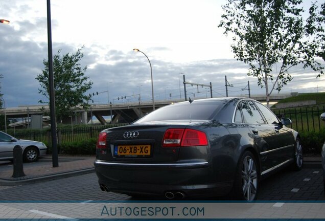 Audi S8 D3