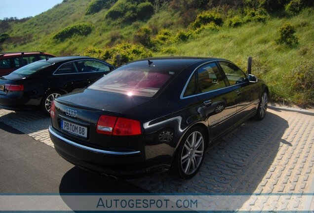 Audi S8 D3