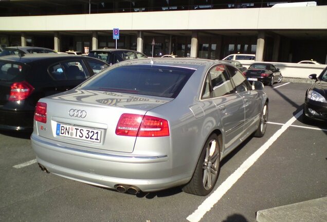 Audi S8 D3