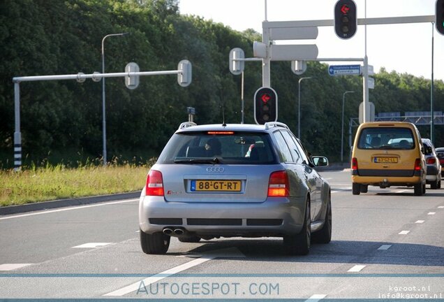 Audi RS4 Avant B5