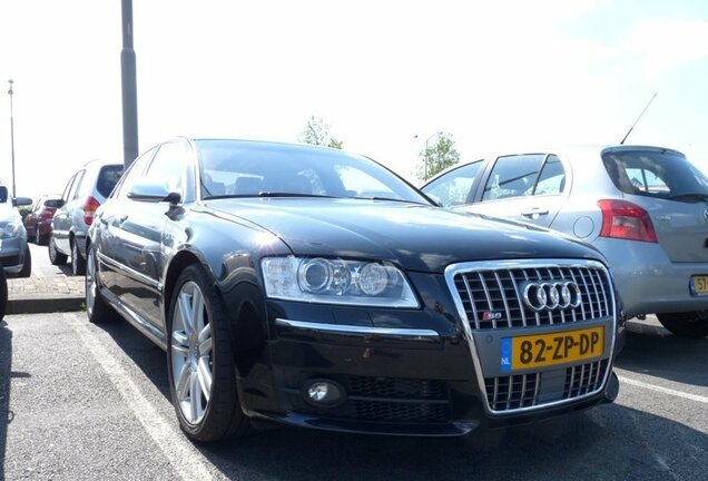 Audi S8 D3